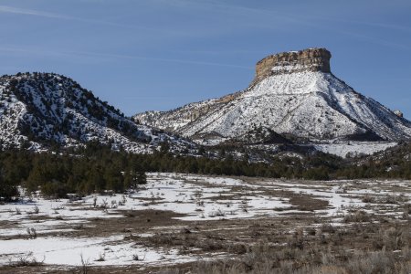 Een &#039;Butte&#039; bij de ingang van het Mesa Verde National Park